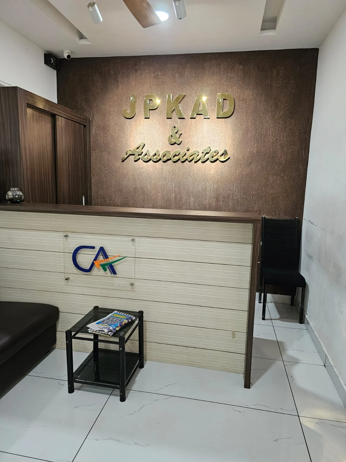 commercial — photo 2