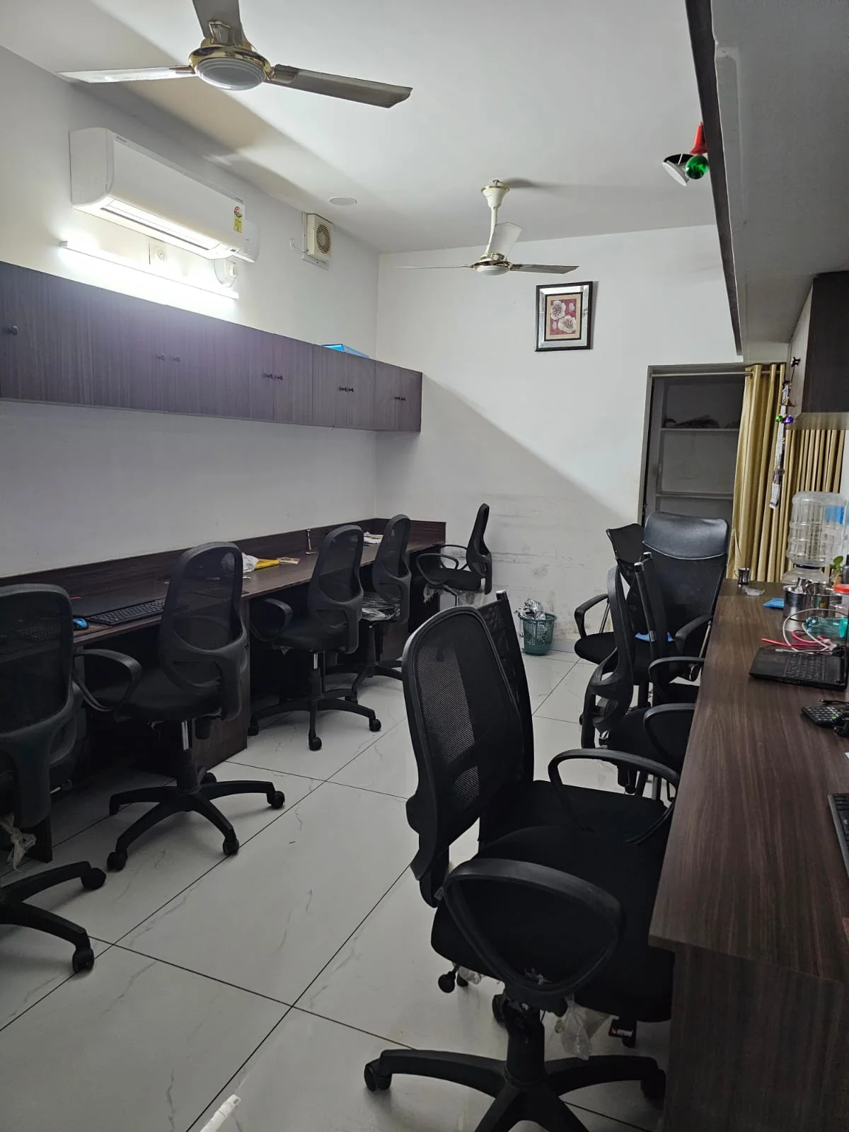 commercial — photo 3
